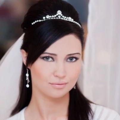 close up of a beautiful bride with tiara